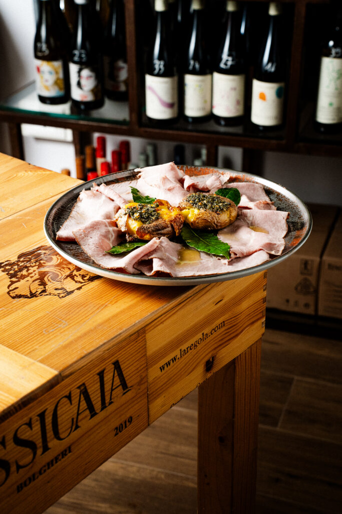 Lunch in a wine bar with local wine pairing - Lucca