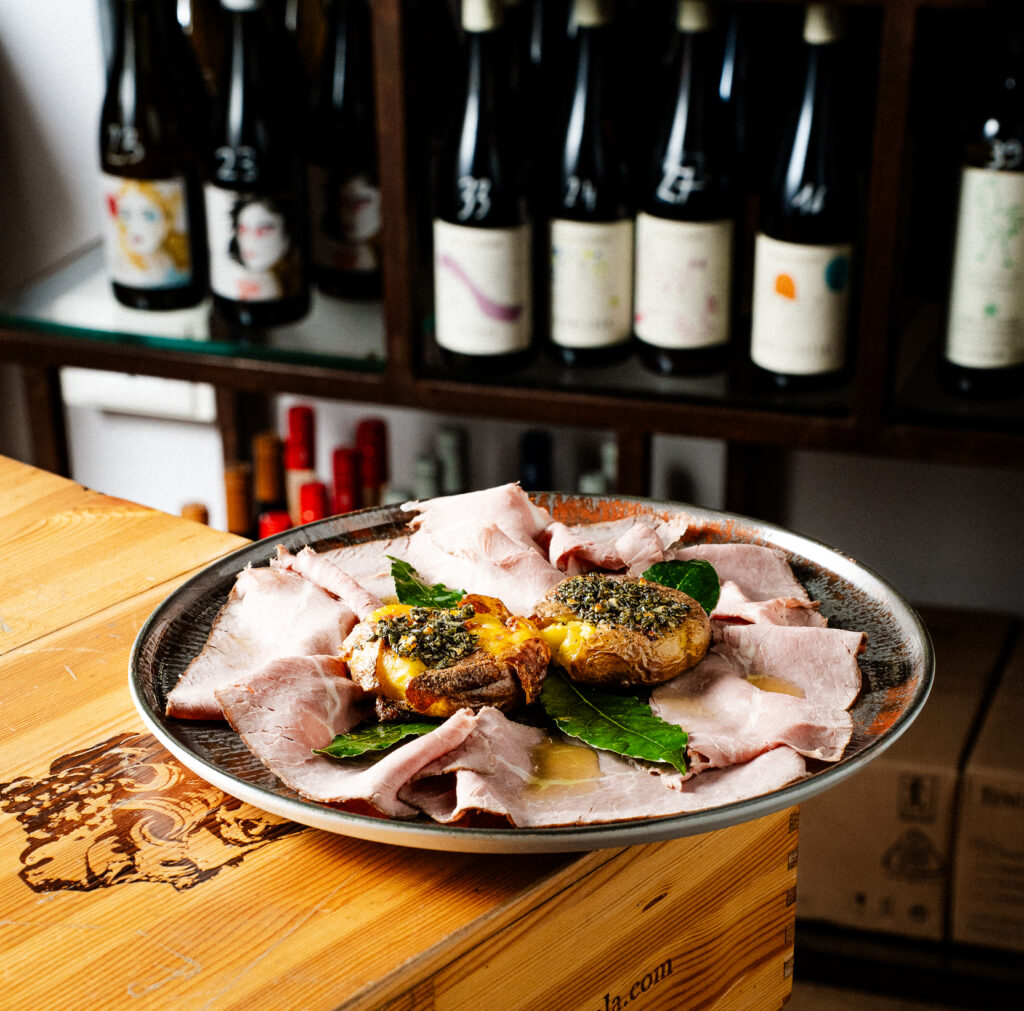 Pranzo in enoteca con abbinamento enologico del territorio - Lucca